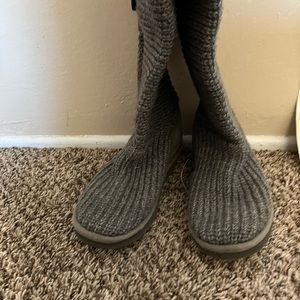 Knitted uggs